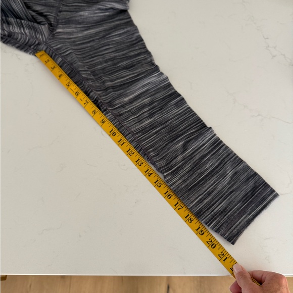 Lululemon align slight cropped leggings sz 6 heathered stripe *black gray white* - Picture 9 of 9